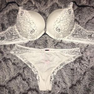 Intimate set